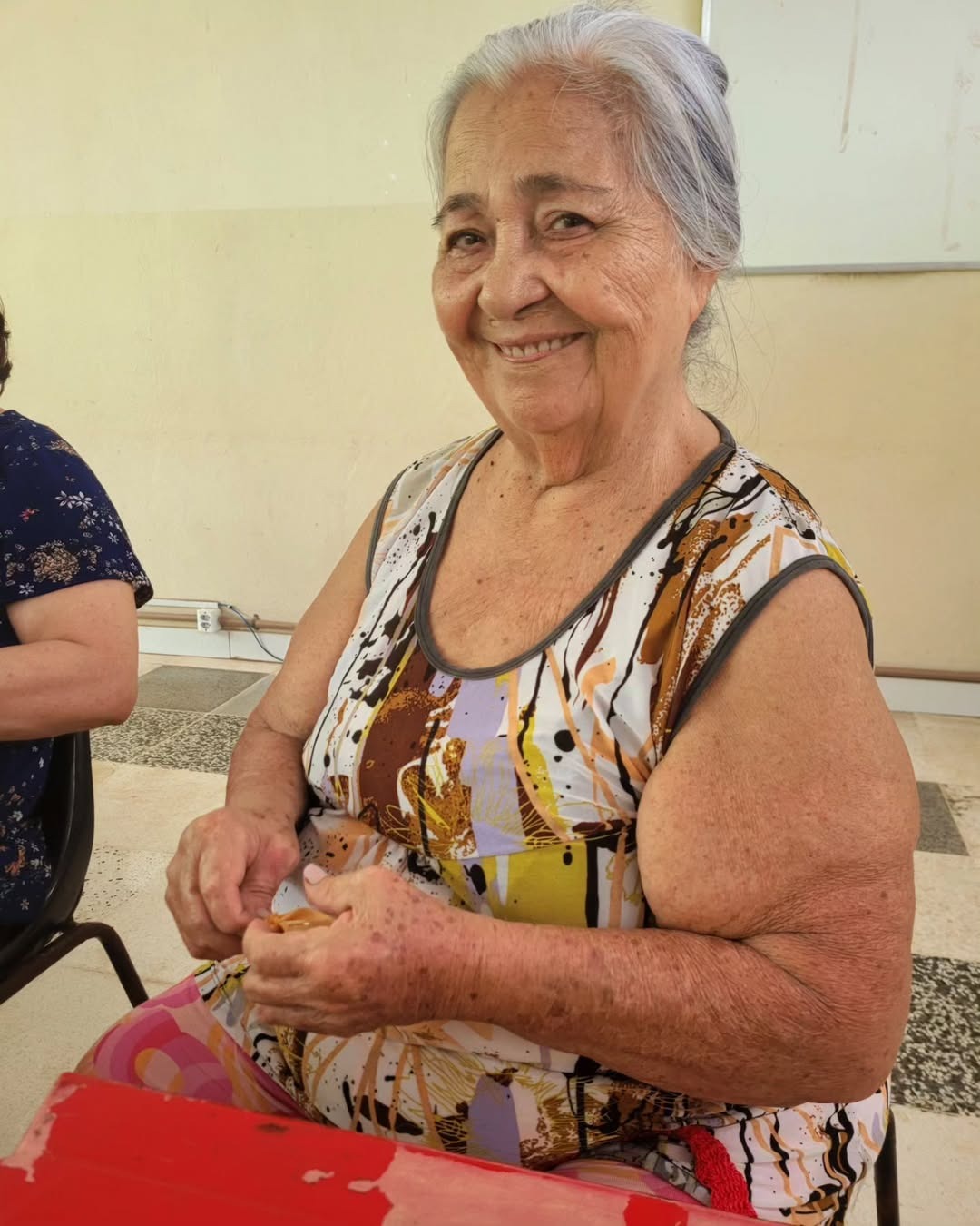 Natal com Amor: Idosos do Programa Alvorecer confeccionam bonecas para crianças