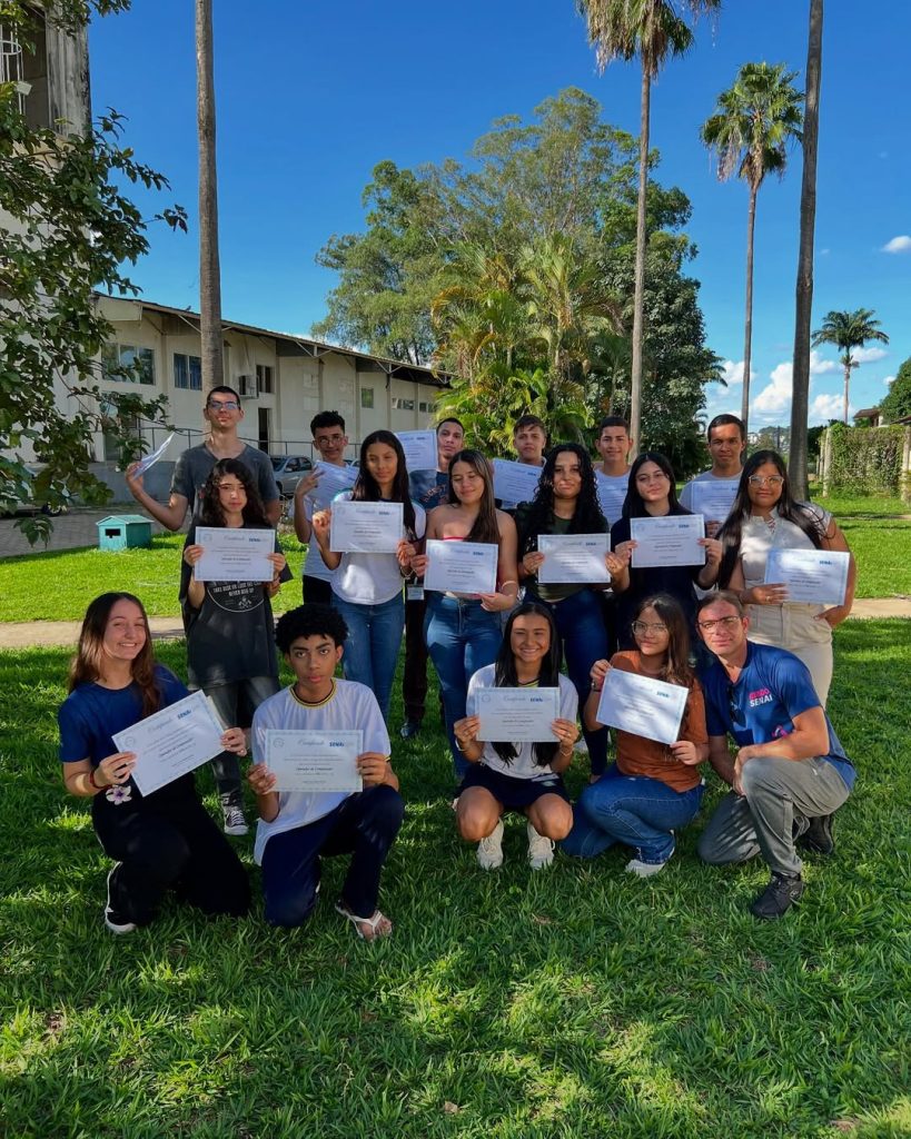 🎓💻 Jovens concluem curso de Informática Básica e conquistam novas oportunidades! 🌟📈