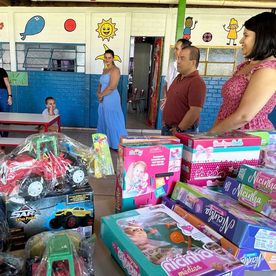 Solidariedade em ação! No mês de dezembro, o CEI Josefa Lopes foi agraciado com a visita dos representantes do Instituto Consciente