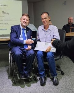 Presidente da Osceia Recebe Medalha Talma Alvim por Contribuições à Inclusão Social em Goiânia