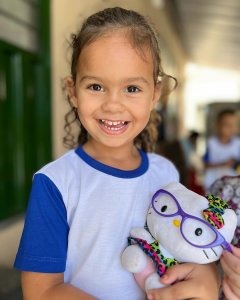 🎒📚 De volta à escola com muita alegria! 💛